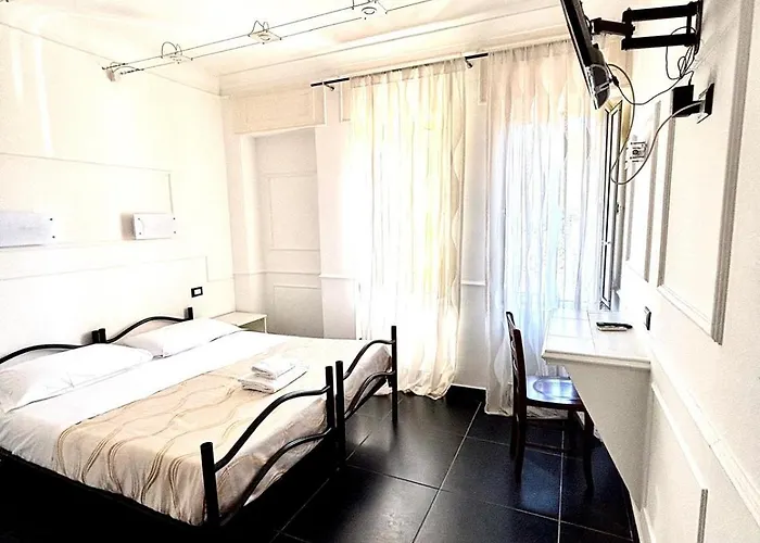 Palace Hostel *
