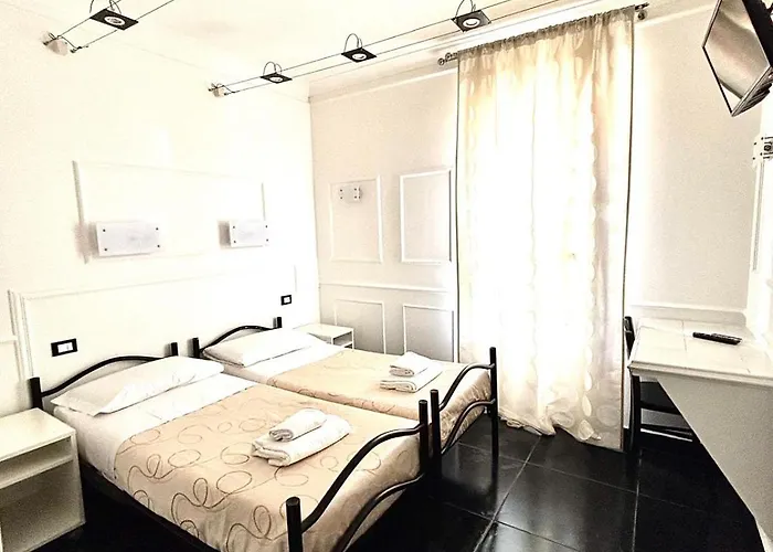 Palace Hostel *