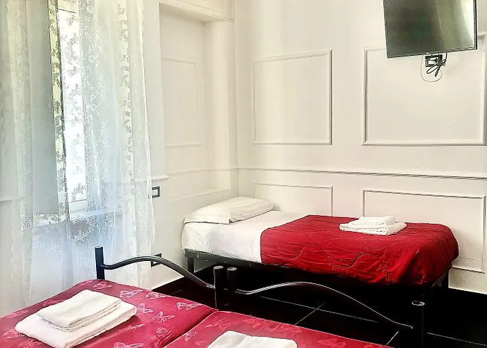 Palace Hostel *