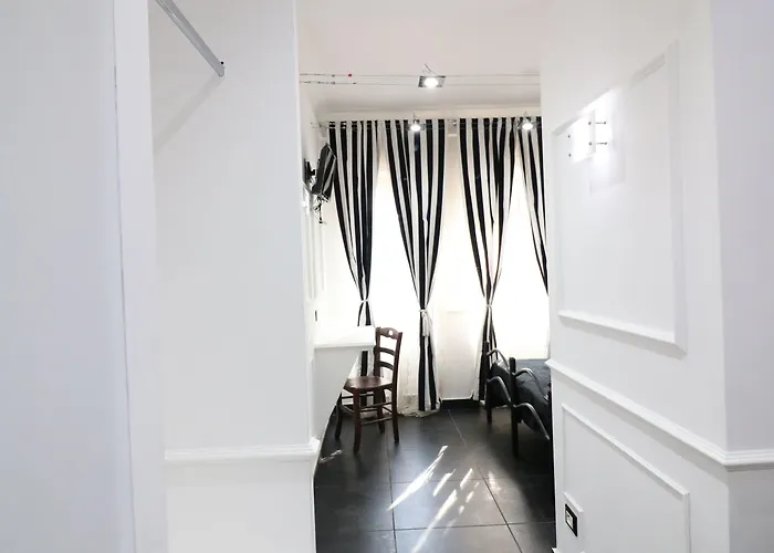 Palace Hostel *